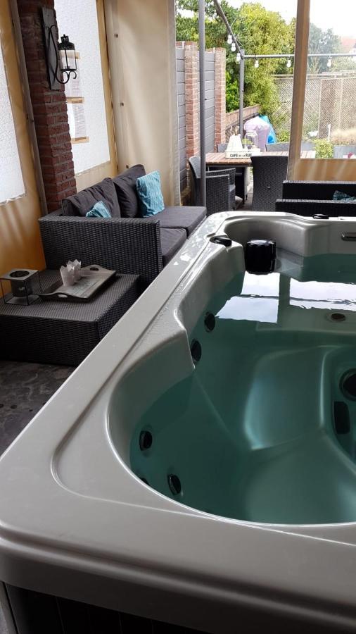 Het Gildehuis Met Sauna En Jacuzzi Stevensweert Esterno foto