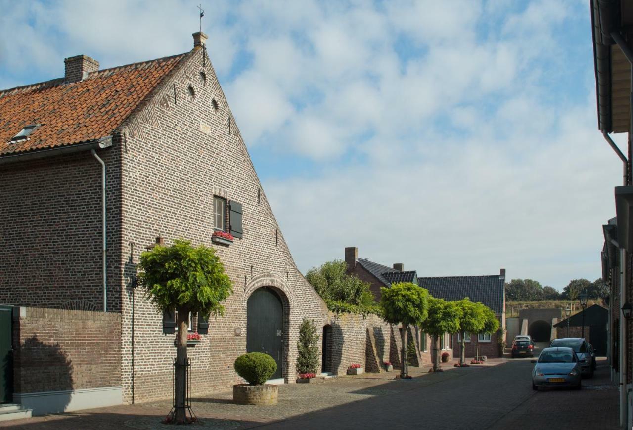 Het Gildehuis Met Sauna En Jacuzzi Stevensweert Esterno foto