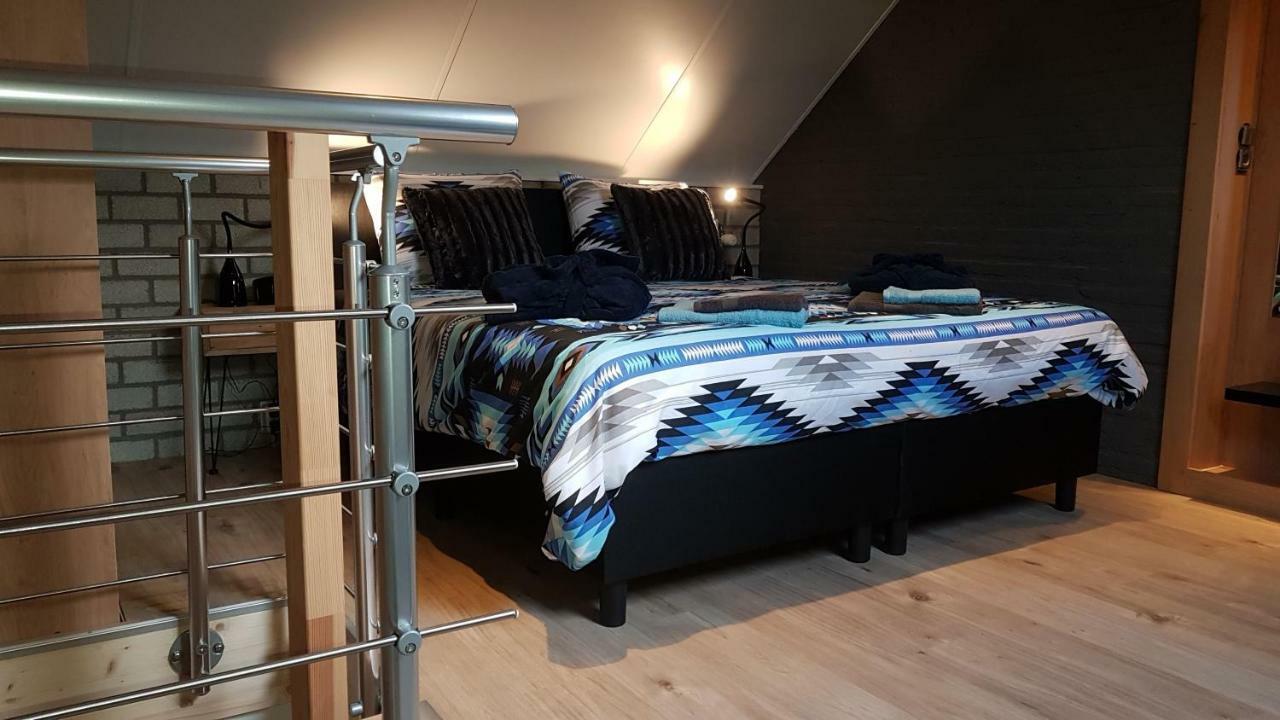 Het Gildehuis Met Sauna En Jacuzzi Stevensweert Esterno foto