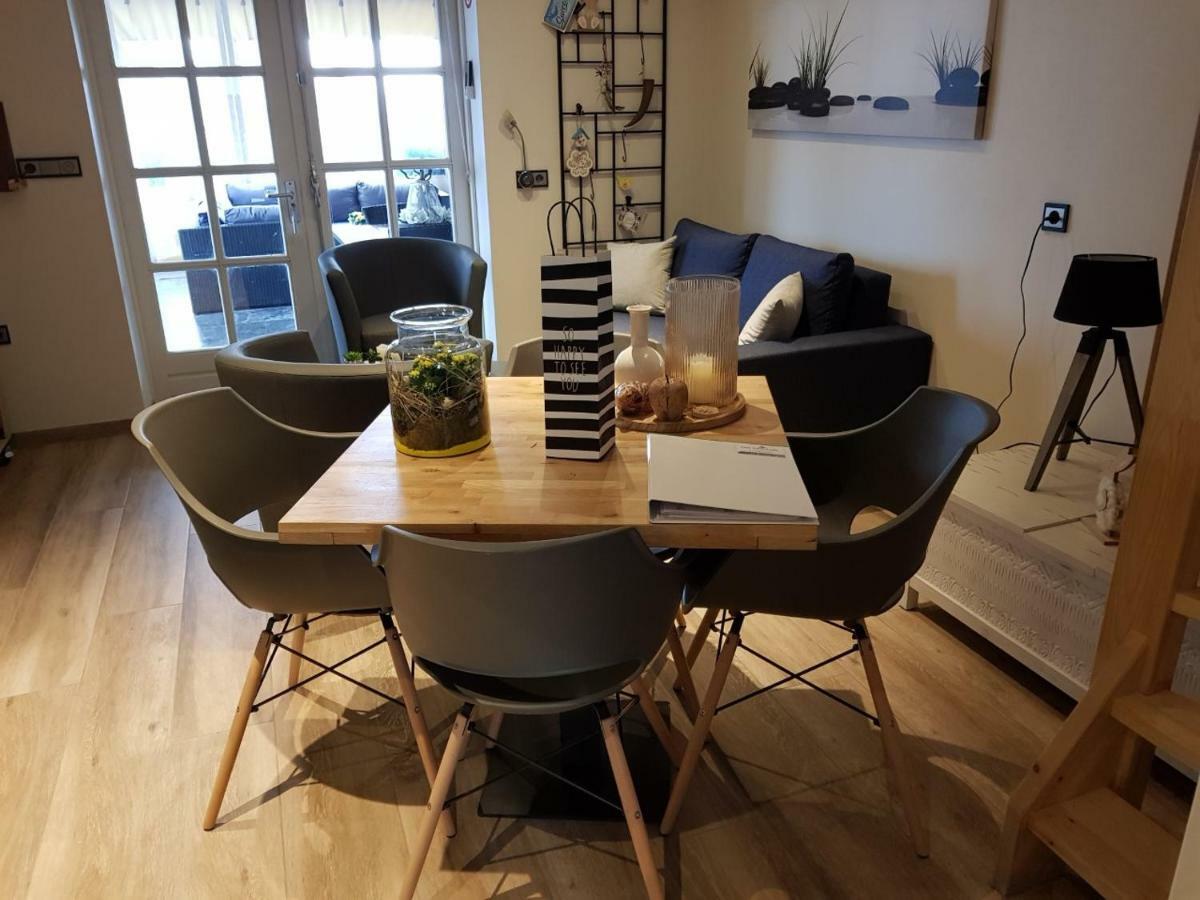 Het Gildehuis Met Sauna En Jacuzzi Stevensweert Esterno foto