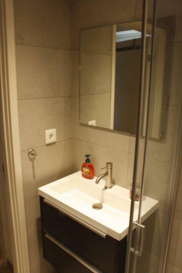 Het Gildehuis Met Sauna En Jacuzzi Stevensweert Esterno foto